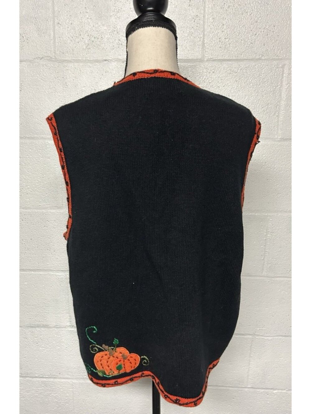Designers Originals Studio Treat Halloween Sweater Vest Sleeveless Pumpkins Vine - Picture 2 of 8